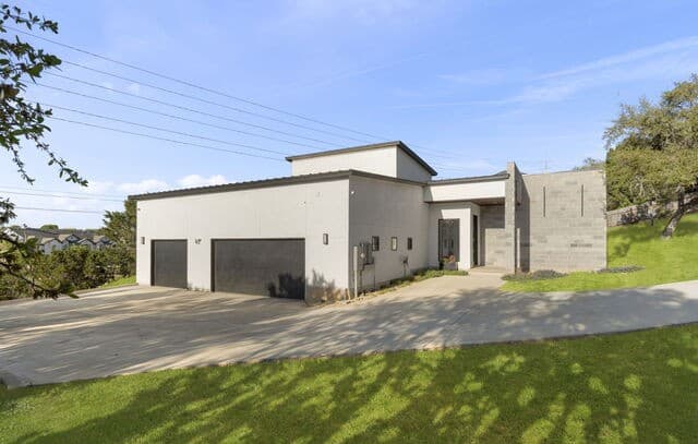 3-bedroom rental at 25424 Fairway Vw in San Antonio, TX — photo 5