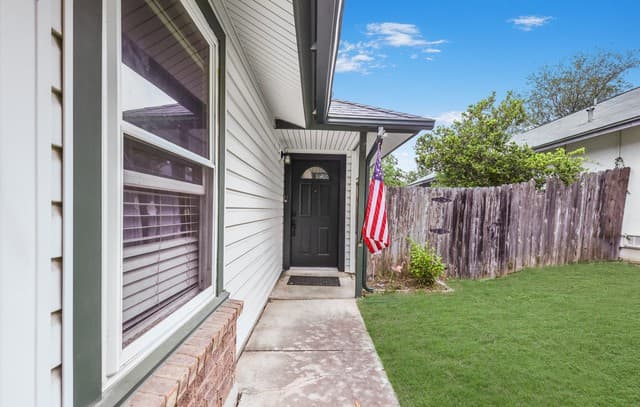 2-bedroom rental at 3311 Stoney Star in San Antonio, TX — photo 2