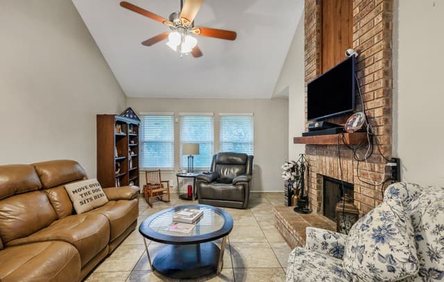 2-bedroom rental at 3311 Stoney Star in San Antonio, TX — photo 4