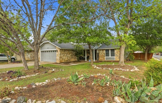 4-bedroom rental at 12302 Capeswood in San Antonio, TX — photo 2
