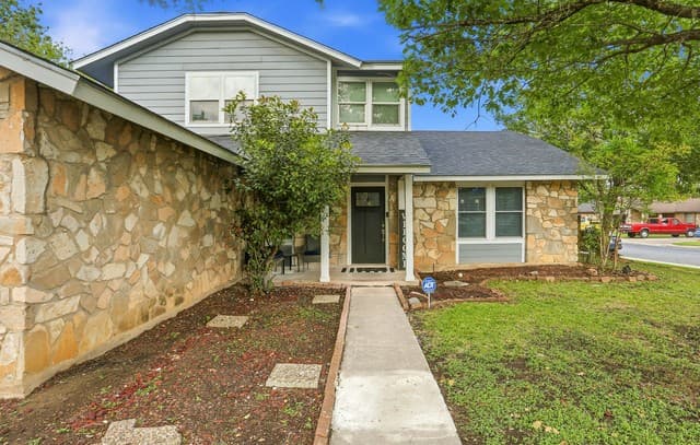 4-bedroom rental at 12302 Capeswood in San Antonio, TX — photo 3