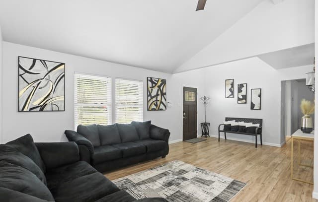 4-bedroom rental at 12302 Capeswood in San Antonio, TX — photo 5