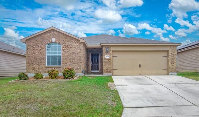 4-bedroom rental at 3423 Foster Meadows in San Antonio, TX — photo 1