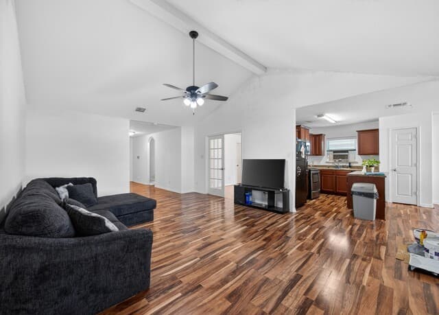4-bedroom rental at 3423 Foster Meadows in San Antonio, TX — photo 4