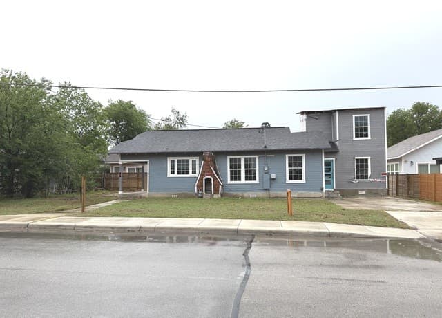 3-bedroom rental at 1122 Delaware st in San Antonio, TX — photo 1