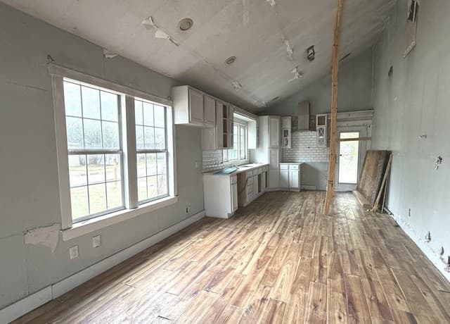 3-bedroom rental at 1122 Delaware st in San Antonio, TX — photo 3