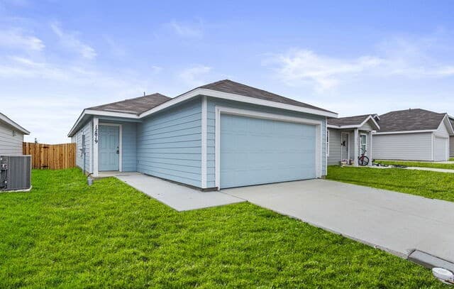 3-bedroom rental at 12819 Kathleen St in St Hedwig, TX — photo 1