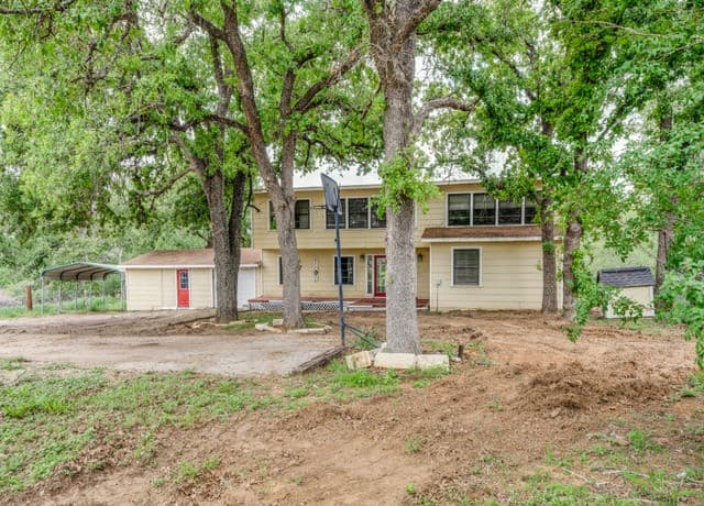 4-bedroom rental at 120 Center Creek Drive in Floresville, TX — photo 1