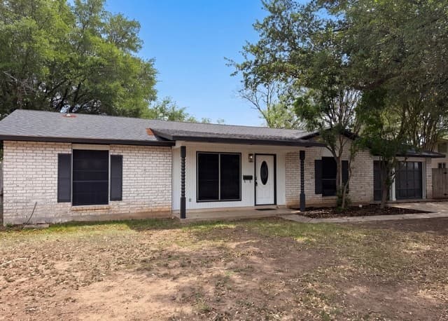 4-bedroom rental at 208 Forest Way in Schertz, TX — photo 1