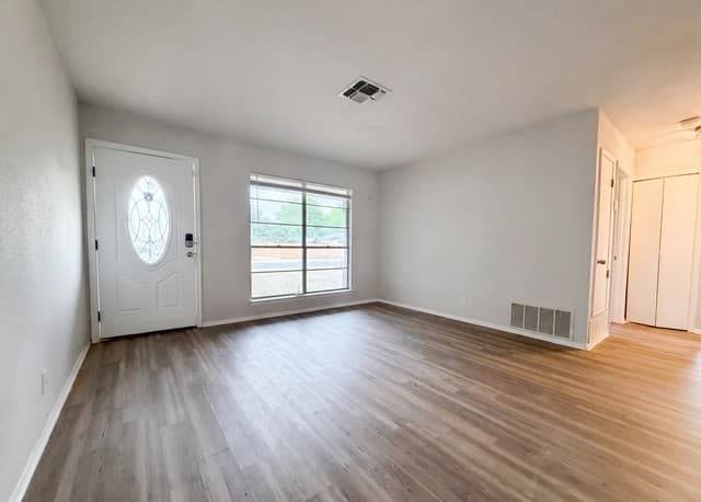 4-bedroom rental at 208 Forest Way in Schertz, TX — photo 3