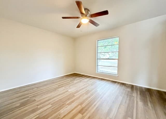 4-bedroom rental at 208 Forest Way in Schertz, TX — photo 4