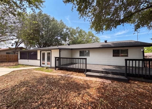 4-bedroom rental at 208 Forest Way in Schertz, TX — photo 5