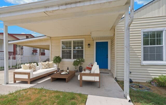 4-bedroom rental at 1321 Waverly Ave in San Antonio, TX — photo 1