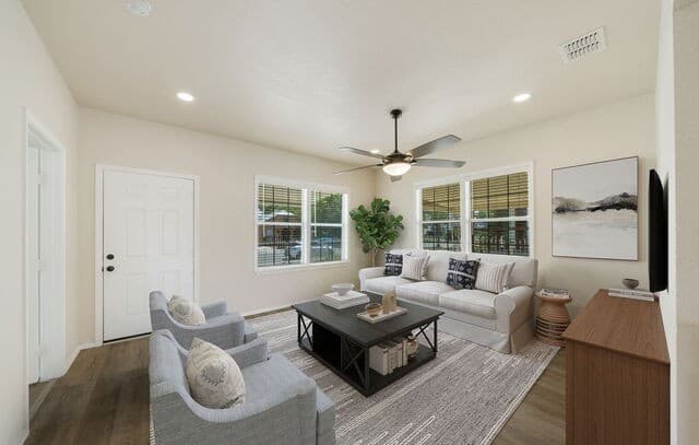 4-bedroom rental at 1321 Waverly Ave in San Antonio, TX — photo 3