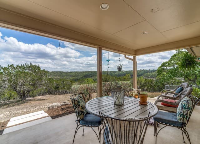 3-bedroom rental at 101 Mountain Top Dr in Boerne, TX — photo 2