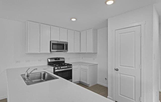 4-bedroom rental at 12907 Kathleen St in St Hedwig, TX — photo 3