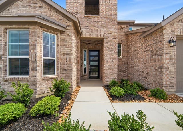 5-bedroom rental at 532 Caliban in Cibolo, TX — photo 3