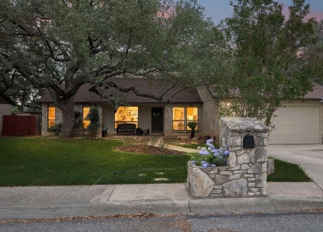3-bedroom rental at 2314 Encino Hollow in San Antonio, TX — photo 2