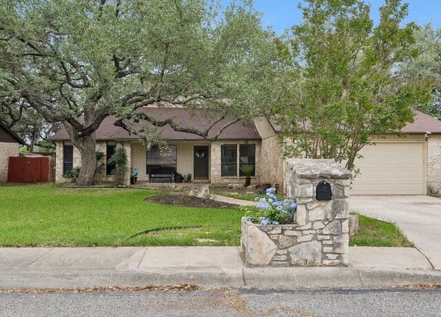 3-bedroom rental at 2314 Encino Hollow in San Antonio, TX — photo 3