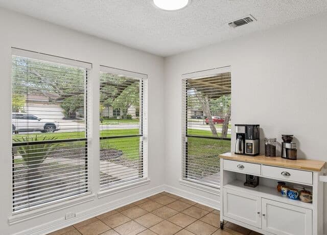 3-bedroom rental at 2314 Encino Hollow in San Antonio, TX — photo 5