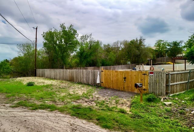 rental at 6514 Gilder in San Antonio, TX — photo 3