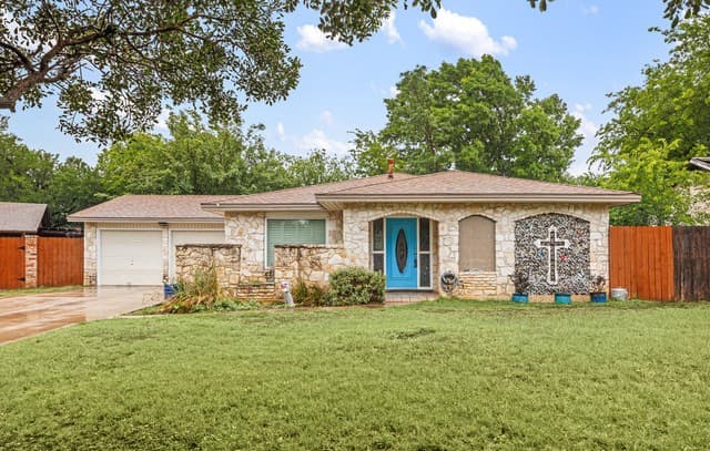 3-bedroom rental at 6231 Farragut Dr in San Antonio, TX — photo 1