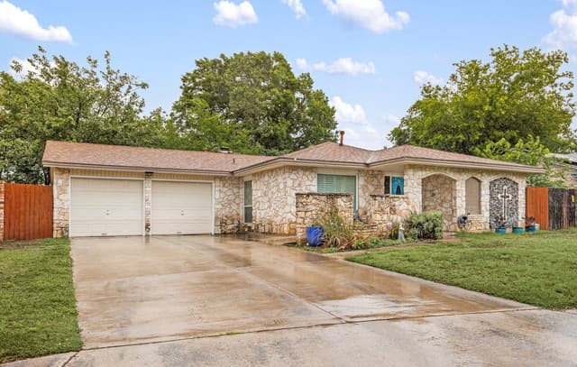 3-bedroom rental at 6231 Farragut Dr in San Antonio, TX — photo 2