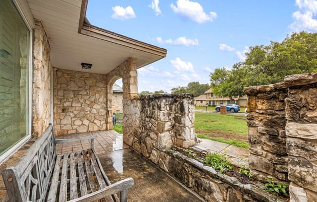 3-bedroom rental at 6231 Farragut Dr in San Antonio, TX — photo 3