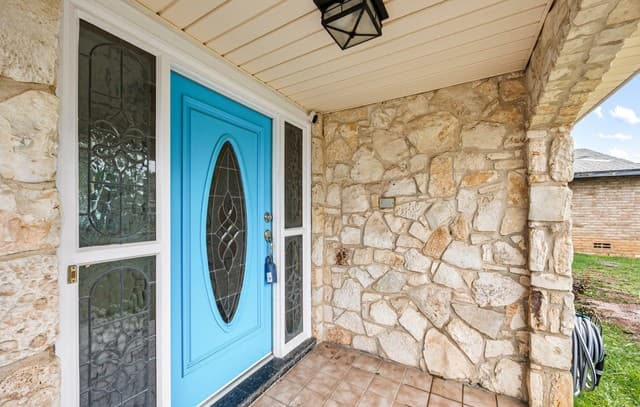 3-bedroom rental at 6231 Farragut Dr in San Antonio, TX — photo 4