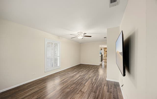 3-bedroom rental at 6231 Farragut Dr in San Antonio, TX — photo 5