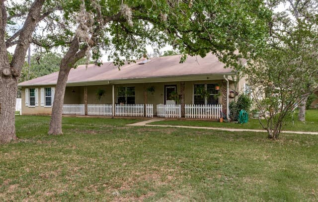 3-bedroom rental at 8910 Forest Trl in San Antonio, TX — photo 4