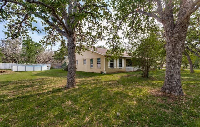 3-bedroom rental at 8910 Forest Trl in San Antonio, TX — photo 5