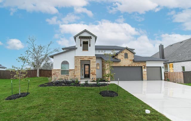 5-bedroom rental at 102 Kari Drive in Castroville, TX — photo 1