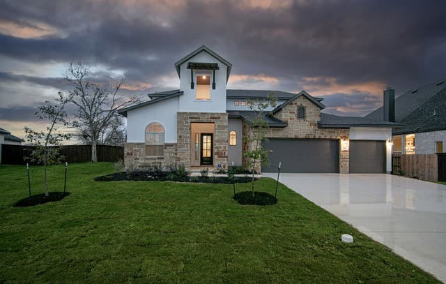 5-bedroom rental at 102 Kari Drive in Castroville, TX — photo 2