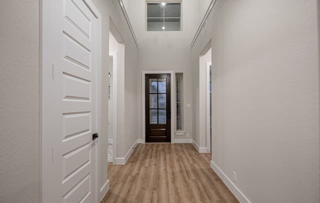 5-bedroom rental at 102 Kari Drive in Castroville, TX — photo 4