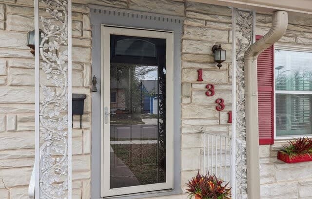 2-bedroom rental at 1331 W Rosewood Ave in San Antonio, TX — photo 3