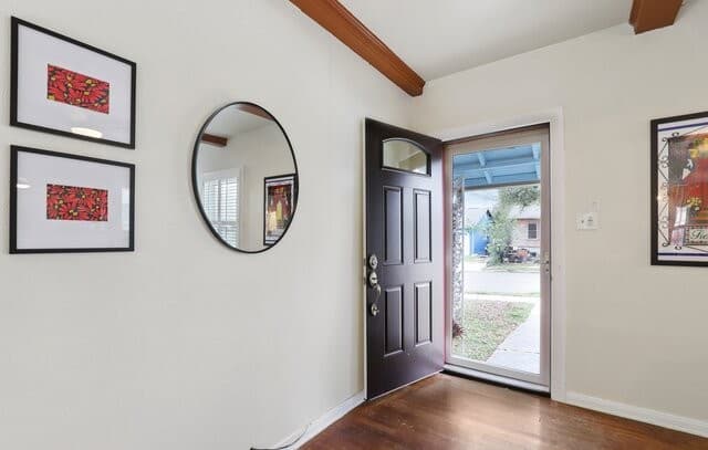 2-bedroom rental at 1331 W Rosewood Ave in San Antonio, TX — photo 4
