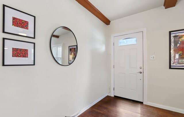 2-bedroom rental at 1331 W Rosewood Ave in San Antonio, TX — photo 5