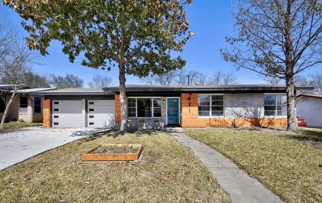 5-bedroom rental at 411 Millwood Ln in San Antonio, TX — photo 1