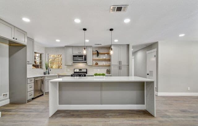 5-bedroom rental at 411 Millwood Ln in San Antonio, TX — photo 3