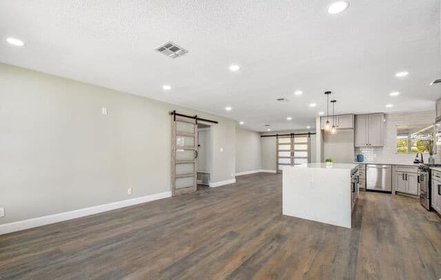 5-bedroom rental at 411 Millwood Ln in San Antonio, TX — photo 4