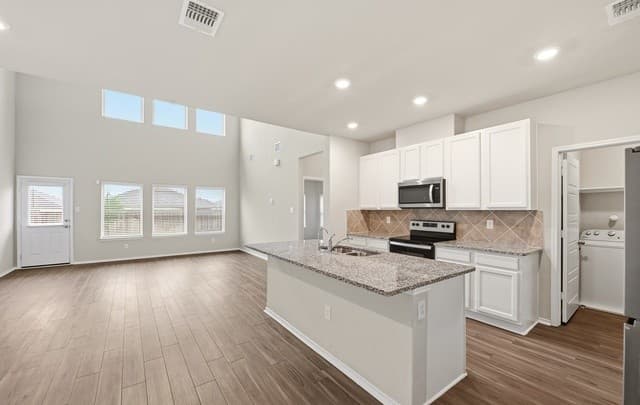 4-bedroom rental at 7731 Coffee Ml in San Antonio, TX — photo 2