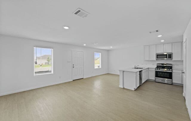 4-bedroom rental at 12727 Kathleen St in St Hedwig, TX — photo 4