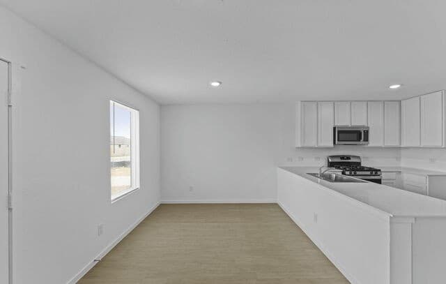 4-bedroom rental at 12727 Kathleen St in St Hedwig, TX — photo 5
