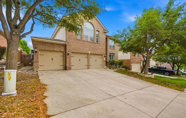 5-bedroom rental at 3526 Mendocino Park in San Antonio, TX — photo 1