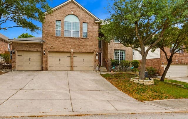 5-bedroom rental at 3526 Mendocino Park in San Antonio, TX — photo 2