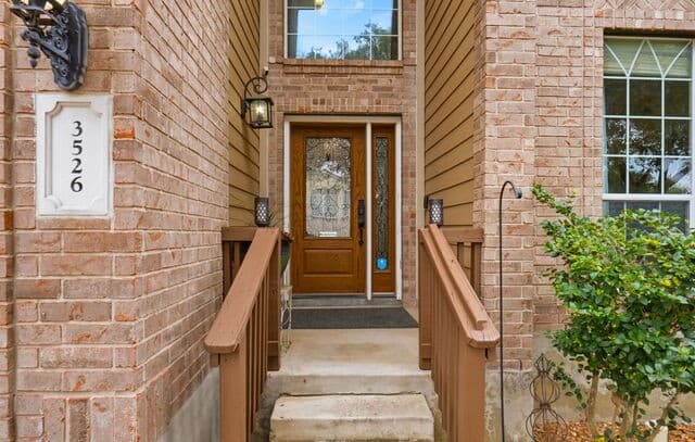 5-bedroom rental at 3526 Mendocino Park in San Antonio, TX — photo 3