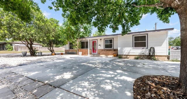 3-bedroom rental at 359 Pilgrim Dr in San Antonio, TX — photo 2