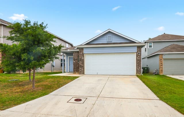 3-bedroom rental at 5314 Riley Way in St Hedwig, TX — photo 1