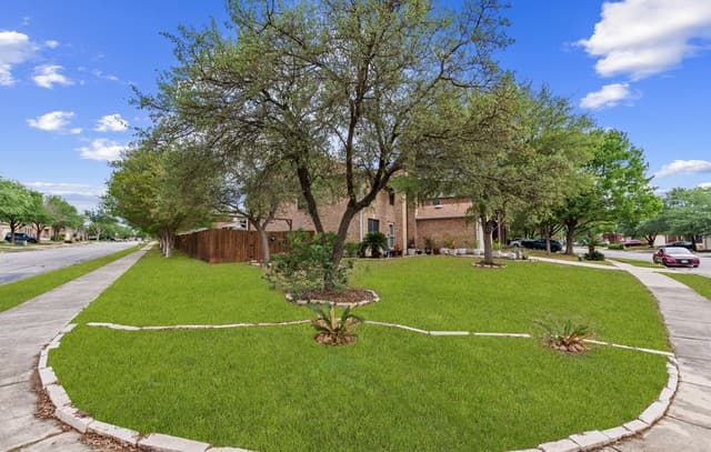 4-bedroom rental at 101 Springtree in Cibolo, TX — photo 2